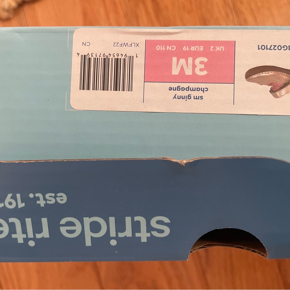 Stride Rite Ginny girls champagne sz 2-3 BNWT - Picture 2 of 2